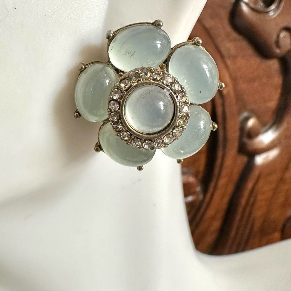 Blue rhinestone flower post earrings - Picture 2 of 5